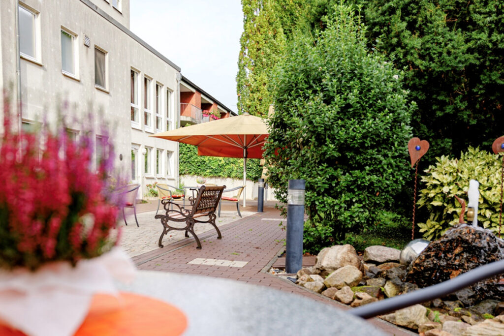 Außenanlage von dem Altenheim St. Johannes in Recklinghausen Suderwich